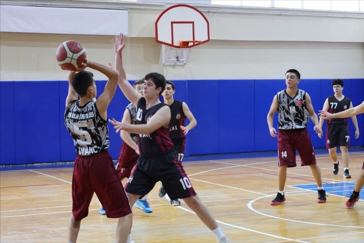 Bilecik&rsquo;te &ouml;ğrenciler hem sporda hem okulda başarı i&ccedil;in m&uuml;cadele ediyor
