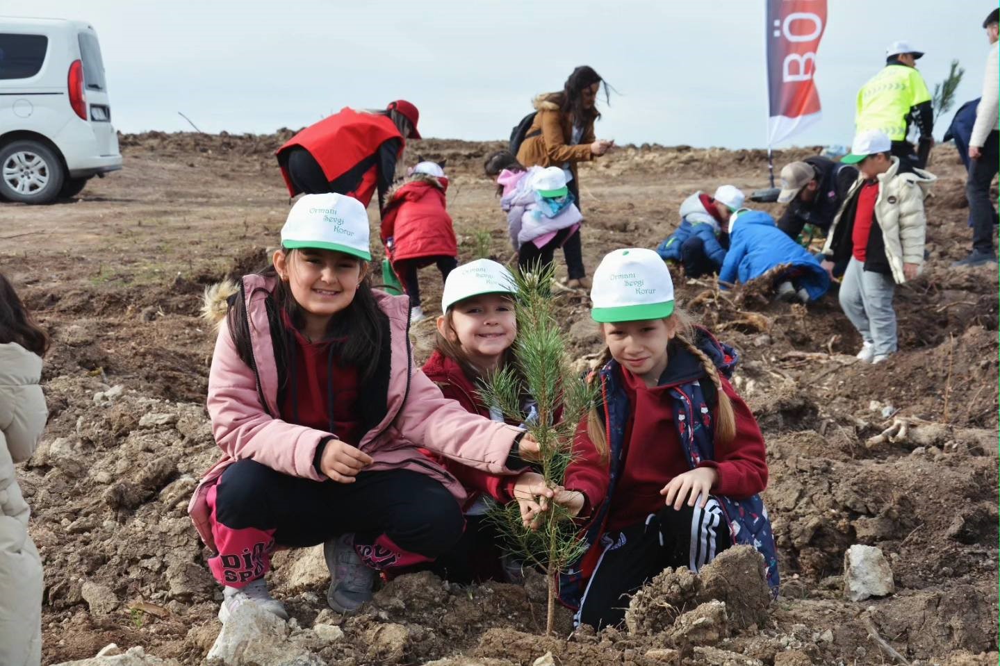 K&uuml;tahya&rsquo;da şehitler i&ccedil;in 350 fidan toprakla buluştu
