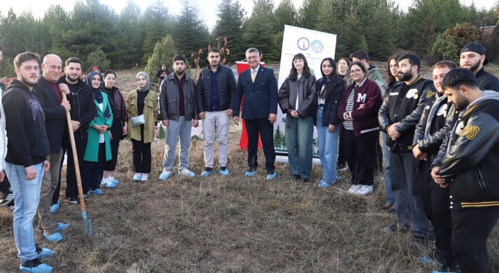 Kütahya Dumlupınar Üniversitesi’nde fidan dikim etkinliği