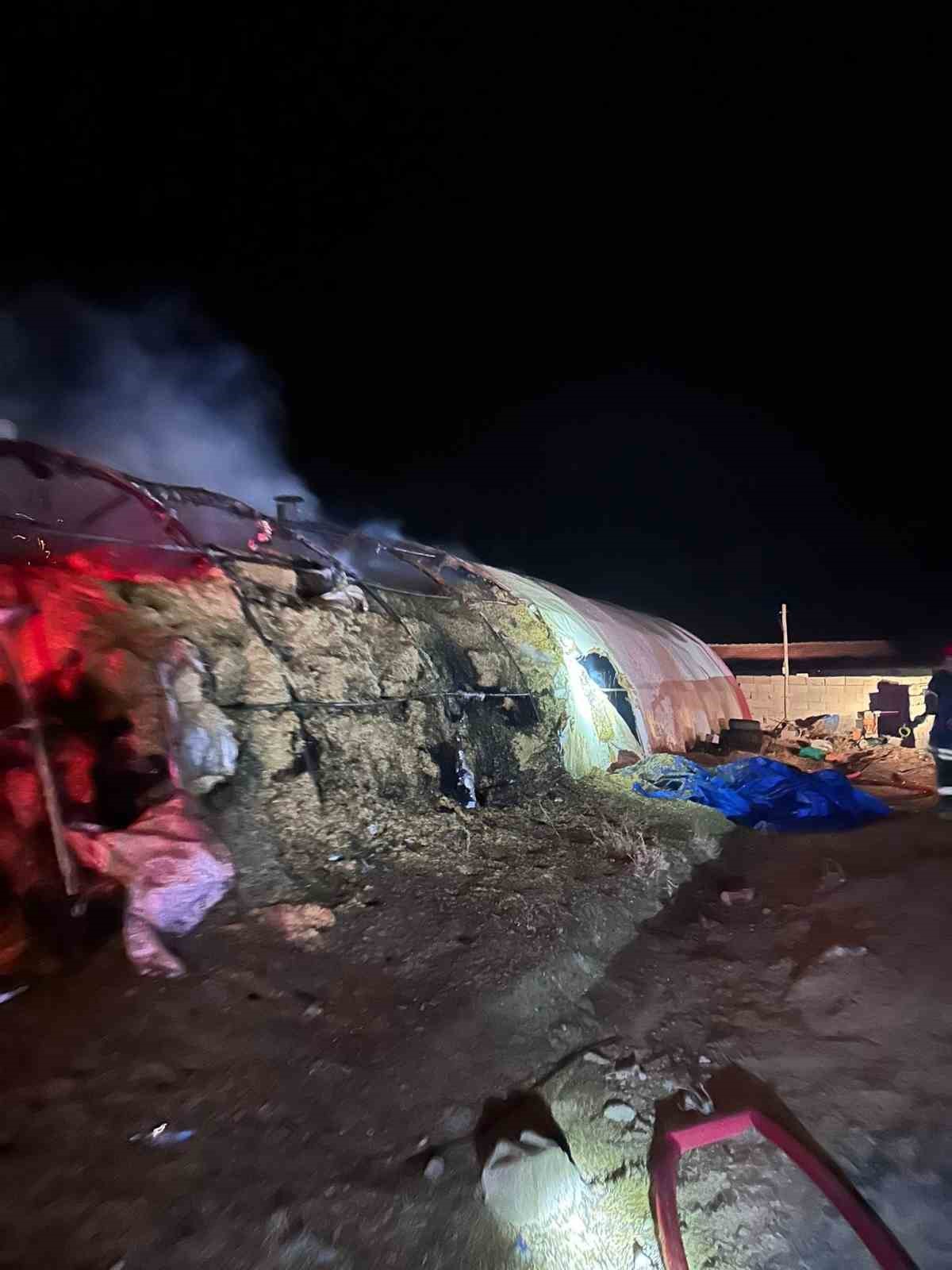 Kulu&rsquo;da bah&ccedil;edeki saman balyaları alev alev yandı
