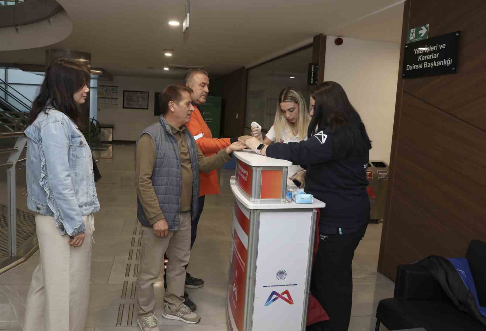 ‘Dünya Diyabet Günü’nde belediye personellerine şeker ölçümü
