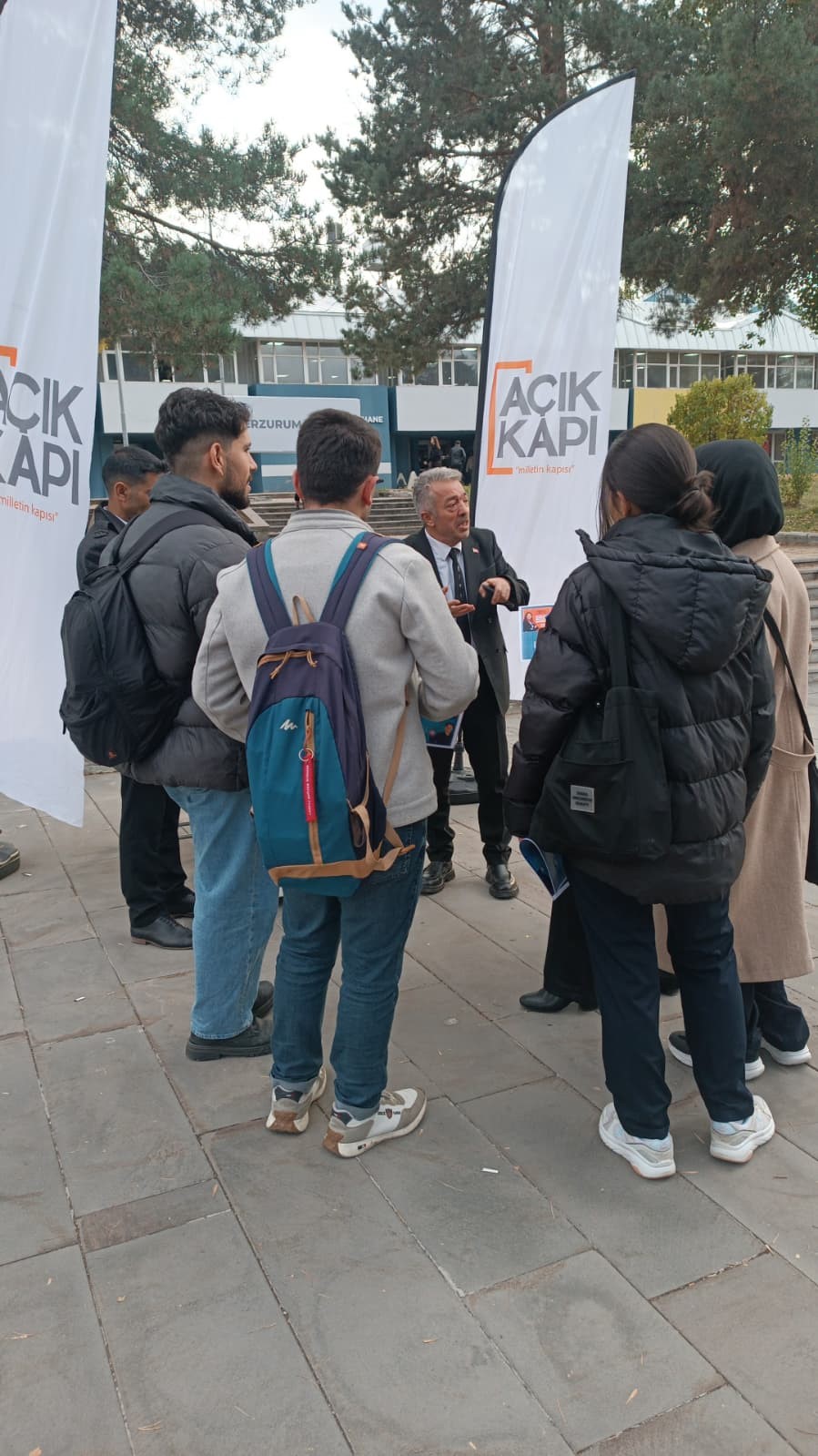 A&ccedil;ık Kapı Şube M&uuml;d&uuml;rl&uuml;ğ&uuml;, Kadına Y&ouml;nelik Şiddetle M&uuml;cadele konusunda bilgilendirme faaliyetlerini s&uuml;rd&uuml;r&uuml;yor
