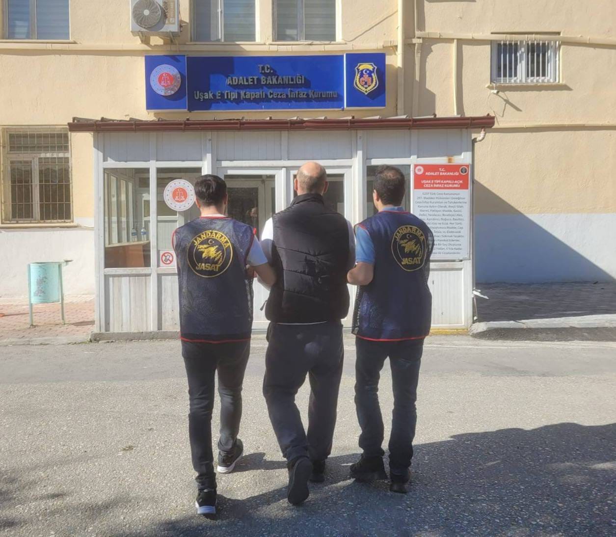 Jandarmadan aranan şahıslara yönelik operasyon