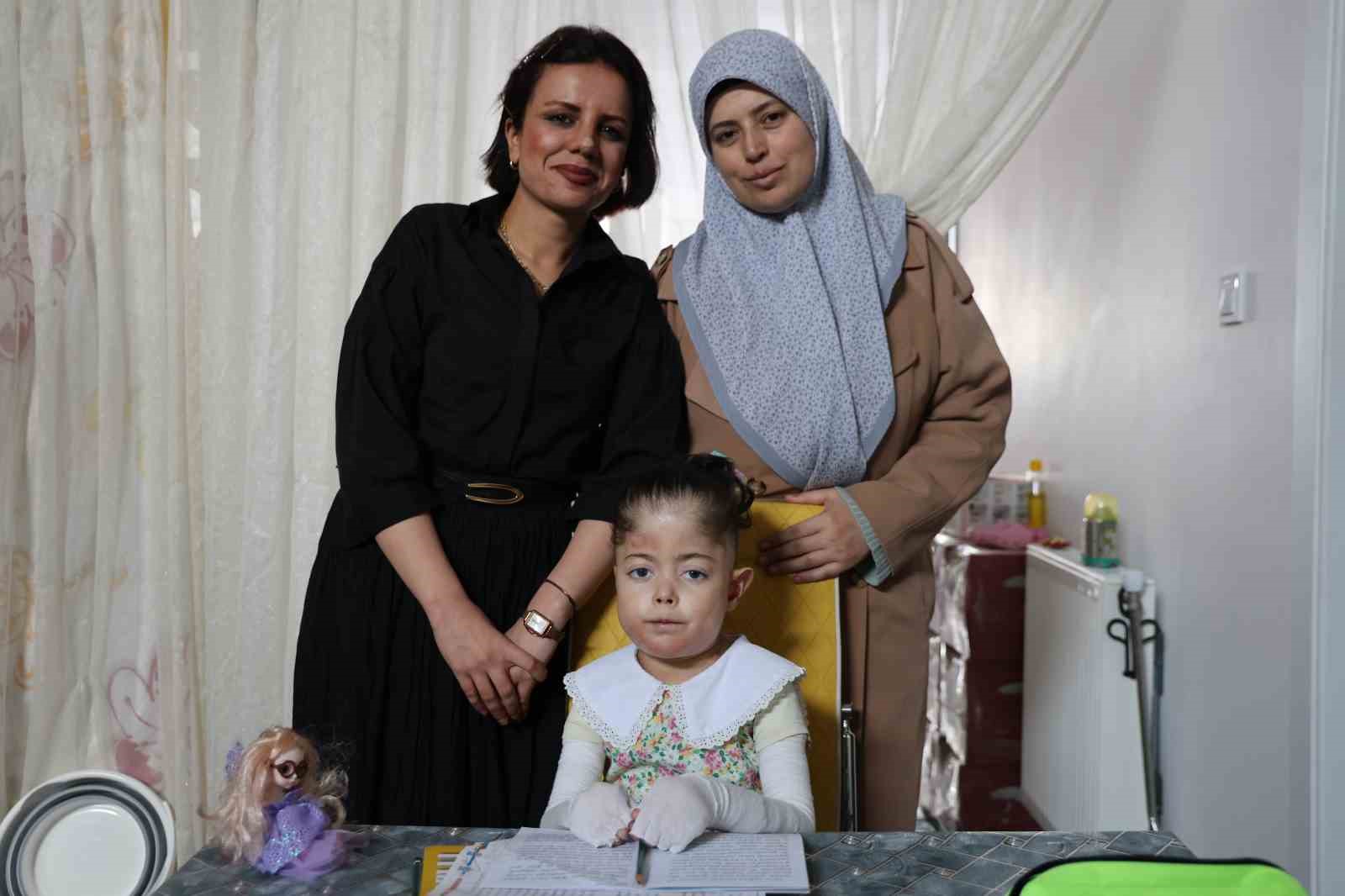 Zorlukları aşan k&uuml;&ccedil;&uuml;k y&uuml;rek: Fatma&rsquo;nın okuma sevgisi evde filizleniyor
