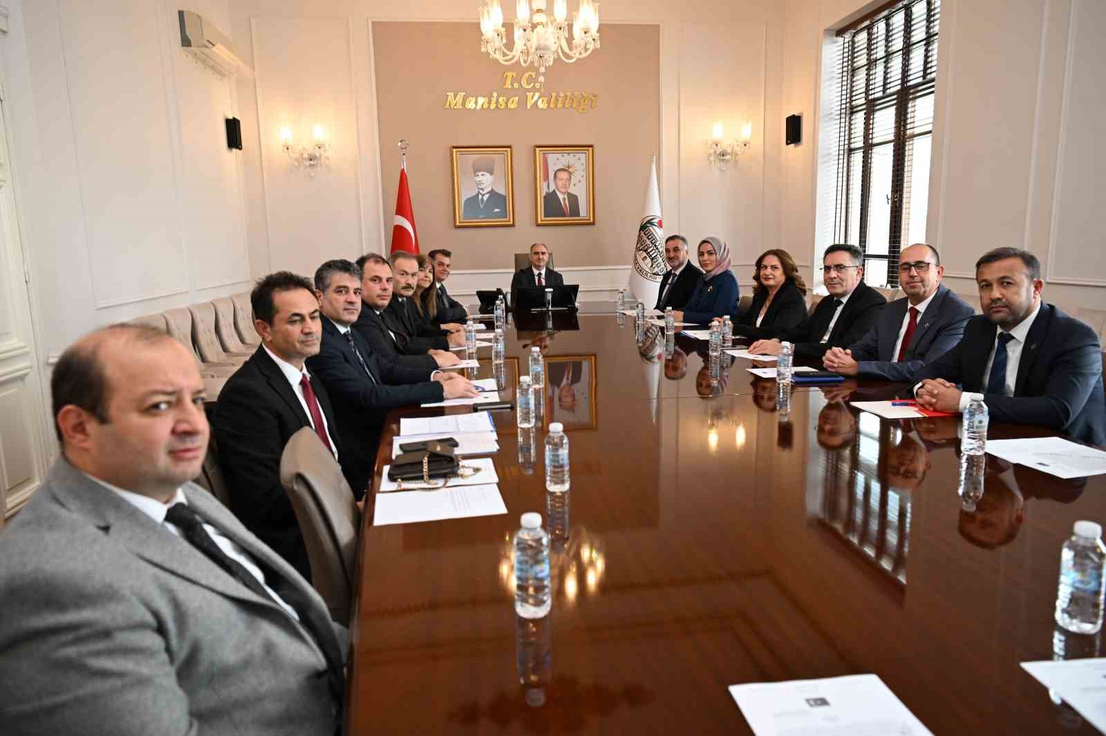 Manisa&rsquo;da kadınların g&uuml;&ccedil;lenmesi i&ccedil;in stratejik toplantı
