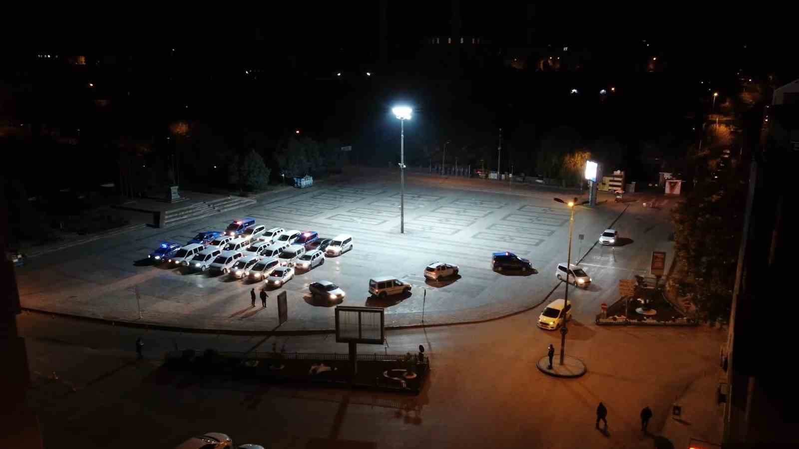 Polis ve jandarmadan eş zamanlı "şafak" operasyonu: Çok sayıda firari hükümlü yakandı