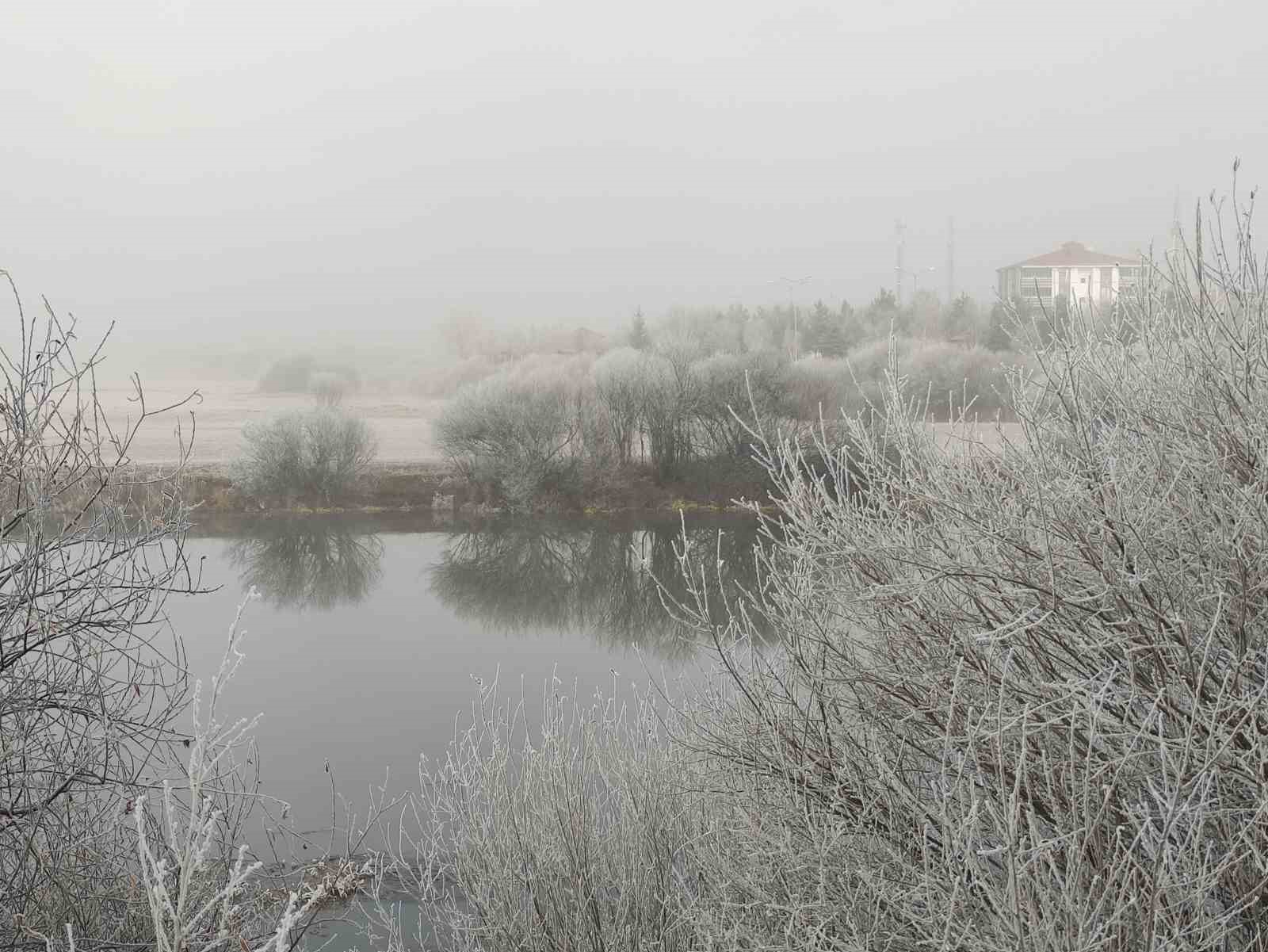 Göle eksi 13 derece, ağaçlar kırağı tuttu