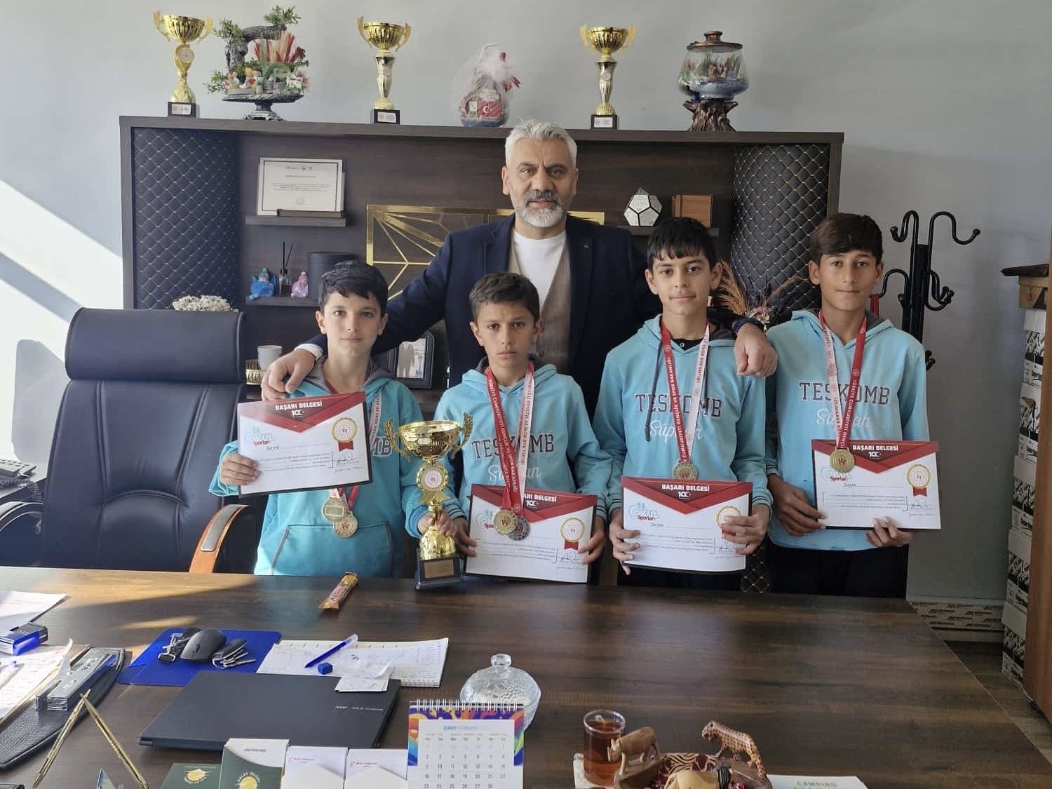 Süphan Ortaokulu öğrencileri kros müsabakalarında il birincisi oldu