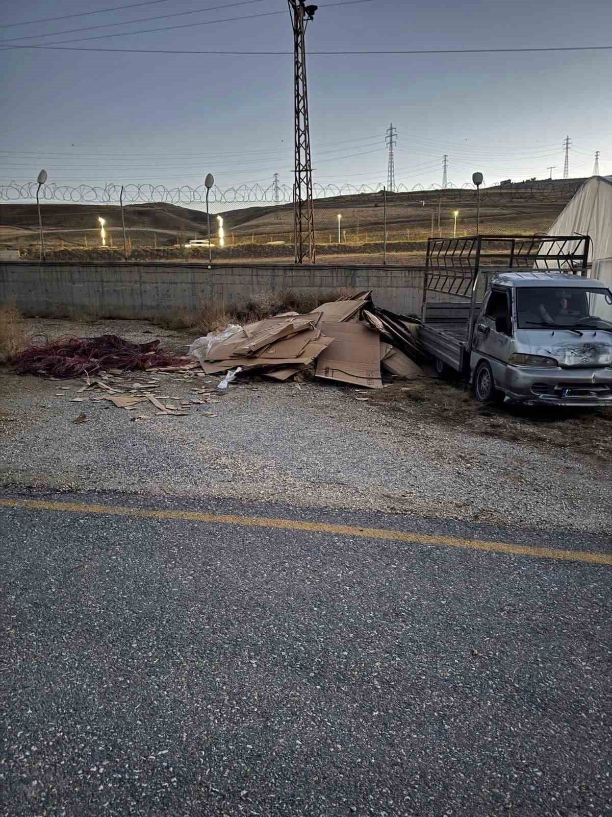 VASKİ&rsquo;nin g&uuml;neş enerji panellerine ait kabloları &ccedil;alanlar yakalandı
