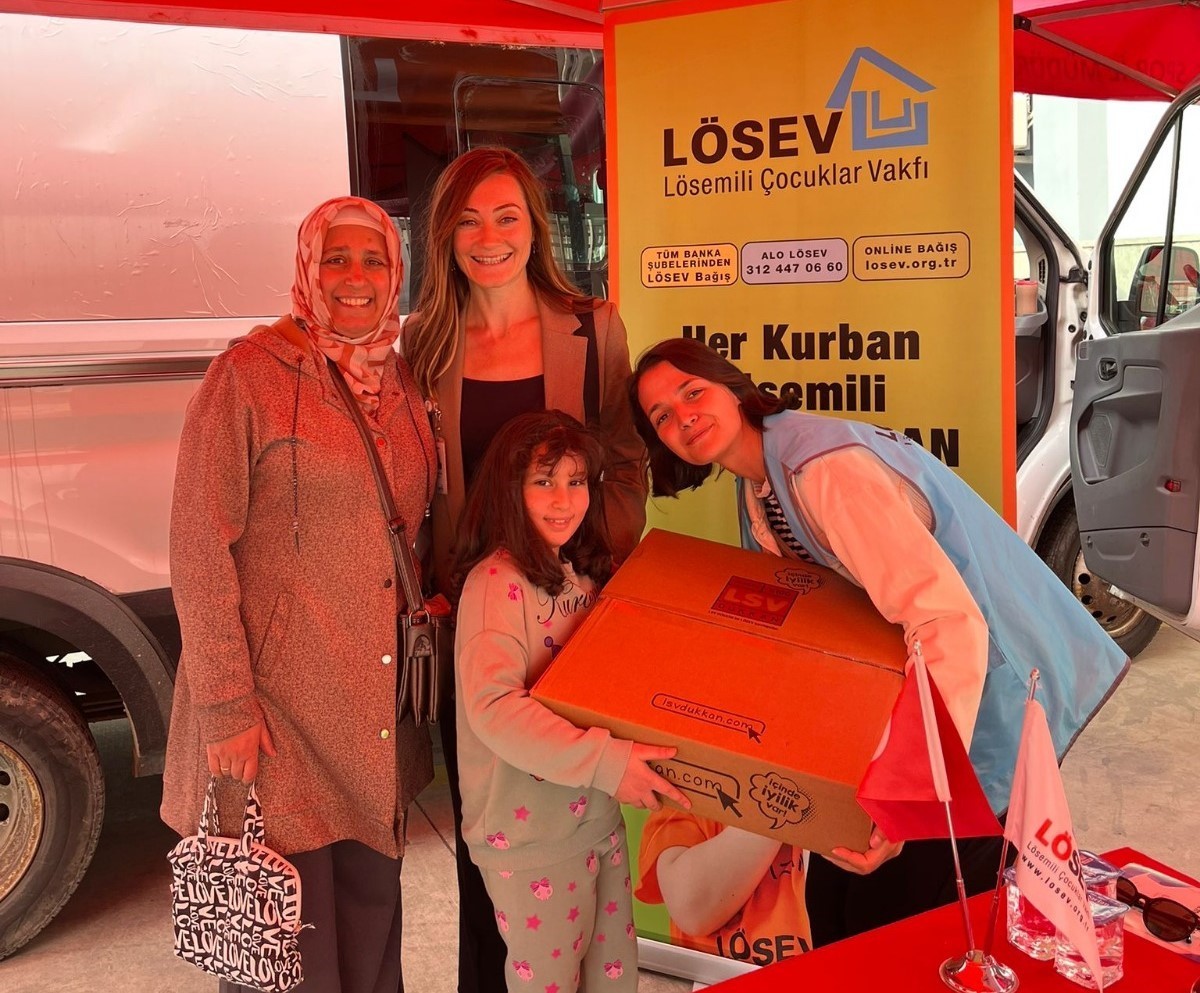 Denizli’de mutlu et paketleri kanserle mücadele eden ailelere ulaştı
