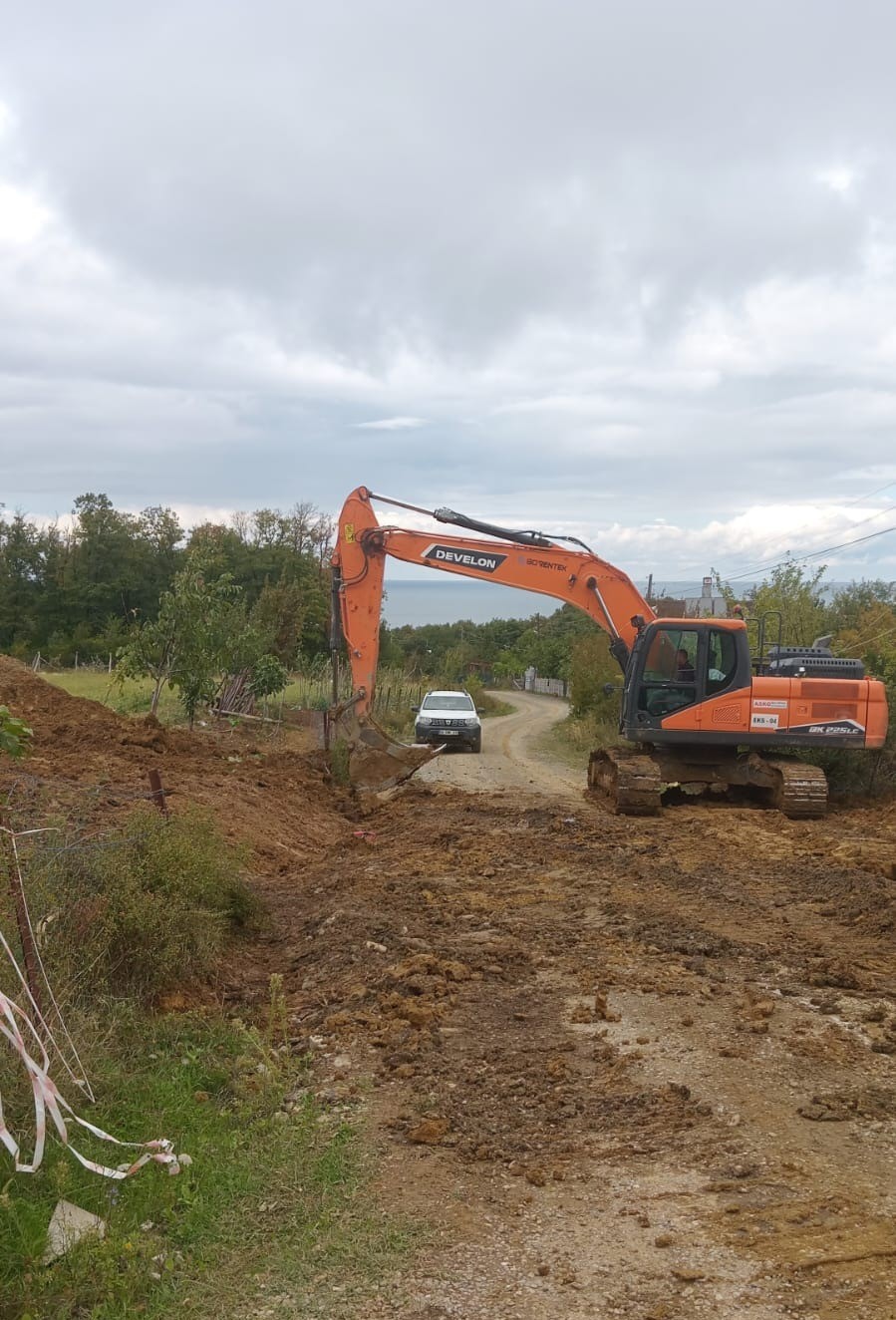 Doğalgaz çalışması sonucu bozulan yollar tehlike oluşturuyor

