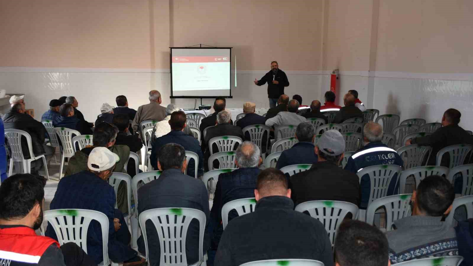 Yenipazar’da üreticiler şap hastalığıyla mücadele konusunda bilgilendirildi