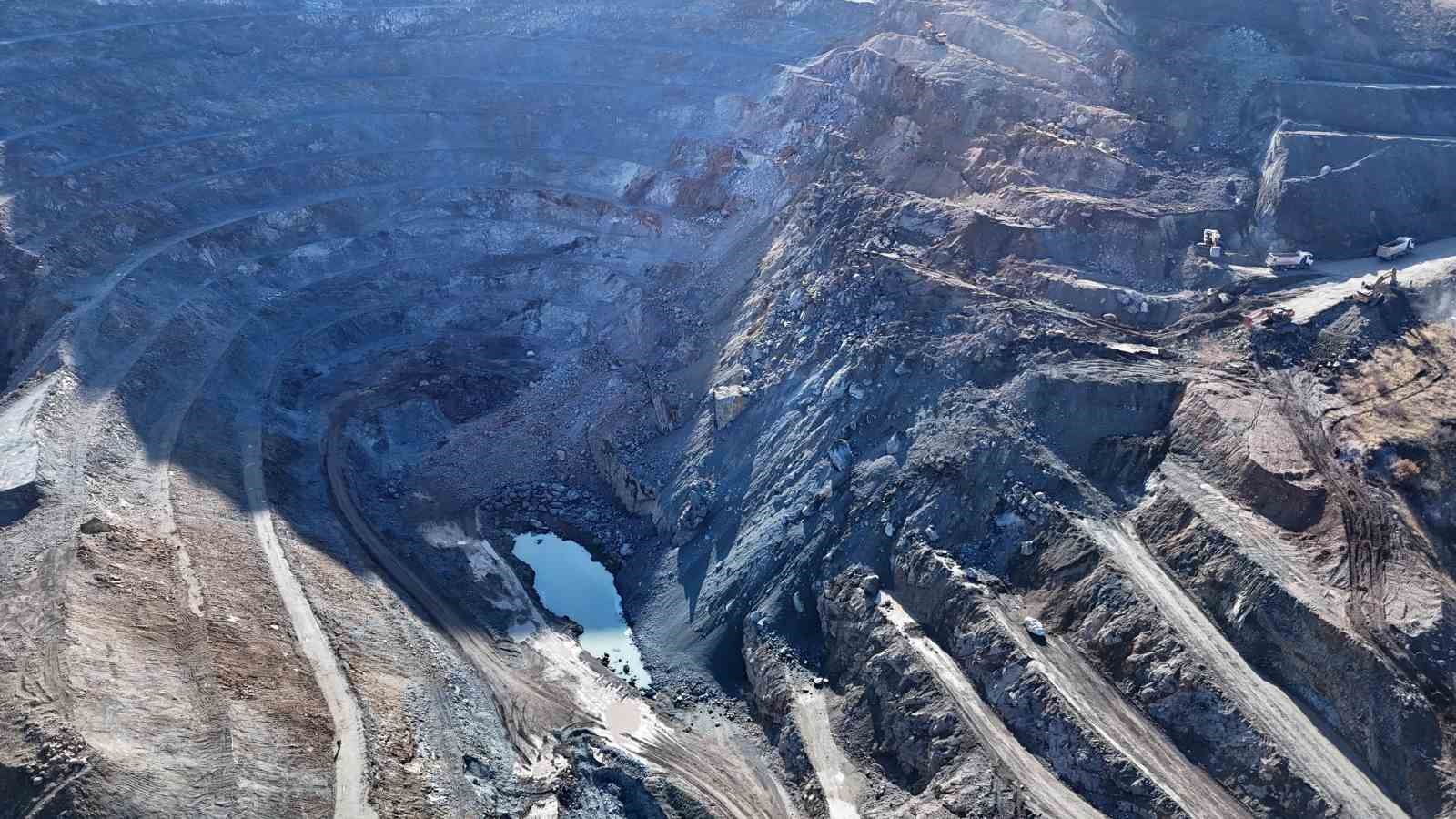 Göçük altında şantiye müdürünü kurtarma çalışmaları 4’üncü gününde devam ediyor