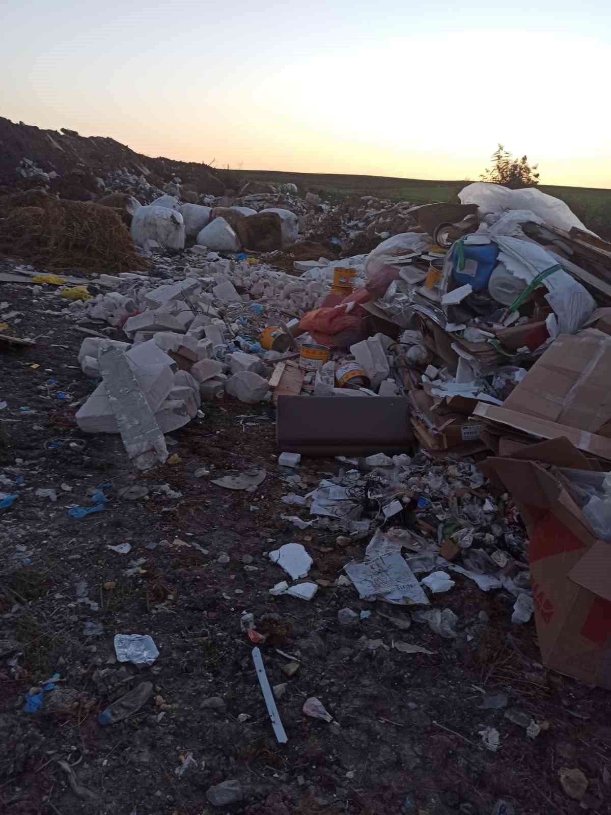 Karamusul Göleti’ne atık döküldü