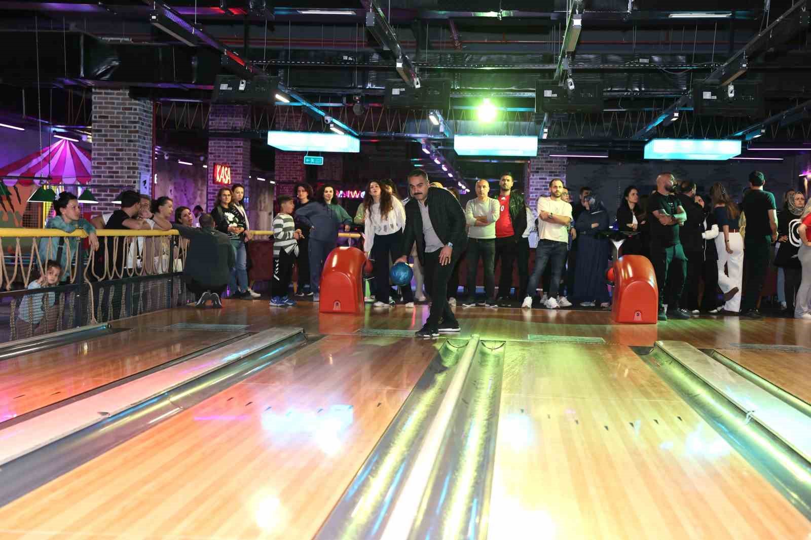 Darıca’da Öğretmenler Günü bowling turnuvasıyla kutlandı
