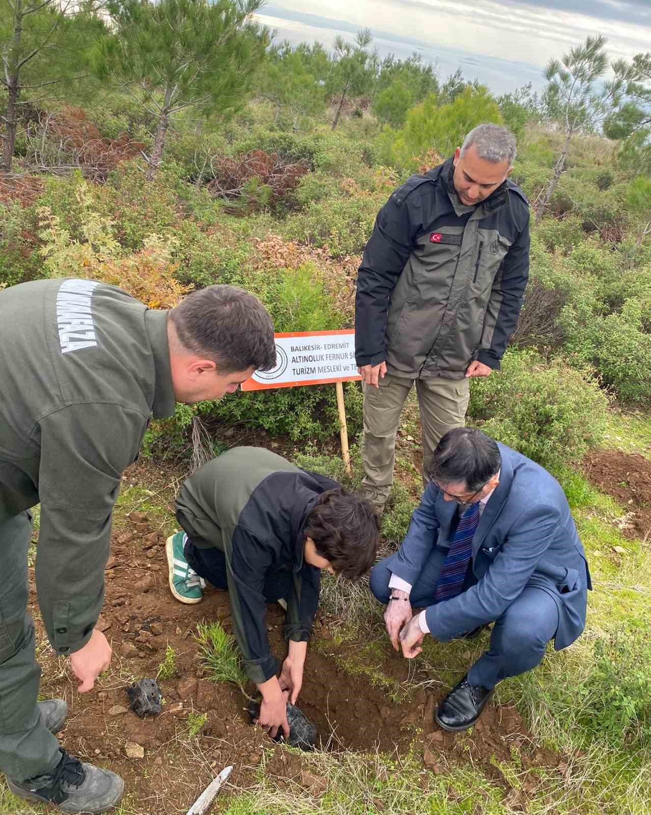 Edremit&rsquo;te C-130 kazası şehitleri i&ccedil;in fidanlar dikildi
