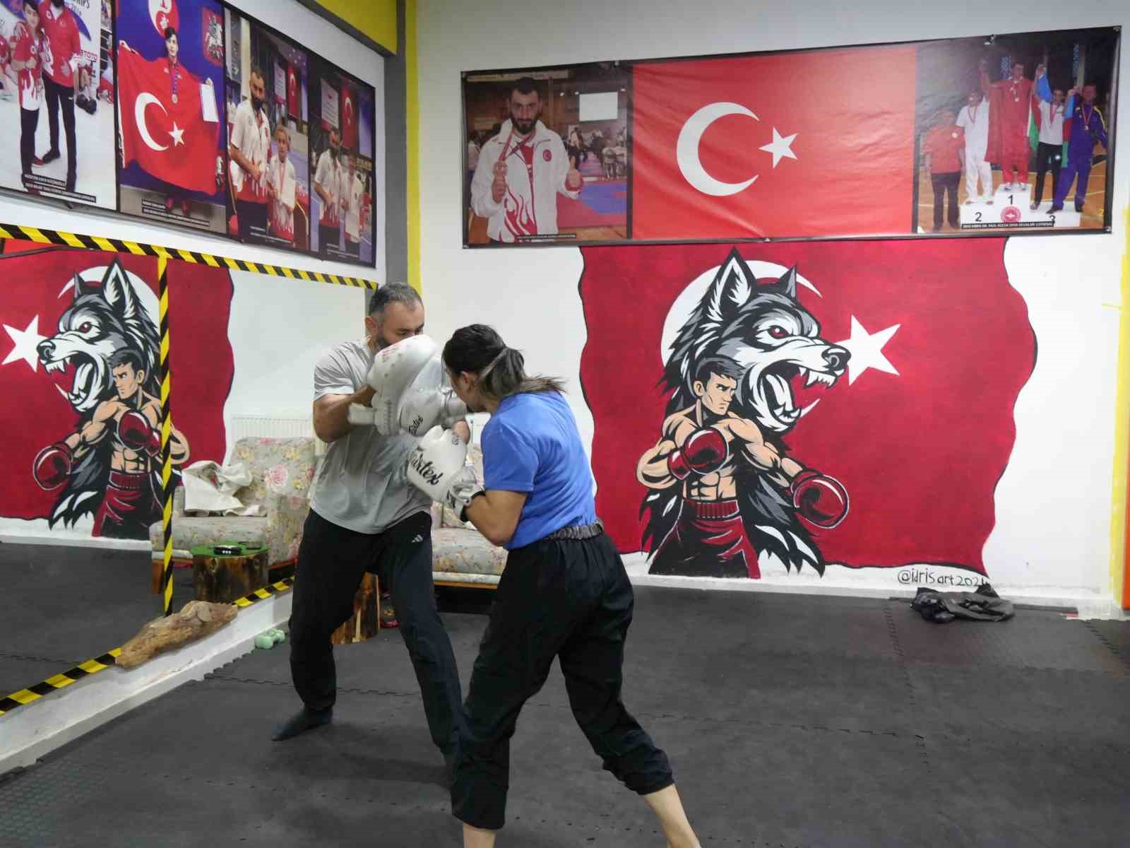 Şampiyon kick bokçu Asuman Çığlıoğlu, unvanını korumak için ringe çıkacak
