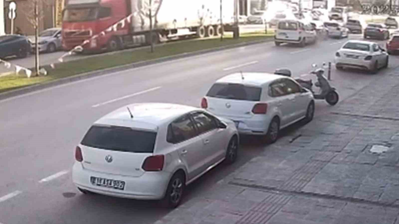 Bursa&rsquo;da hafif ticari araç cipe çarptı: 1 yaralı
