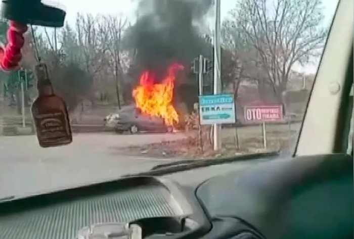 İşten çıkıp eve giderken otomobili yandı