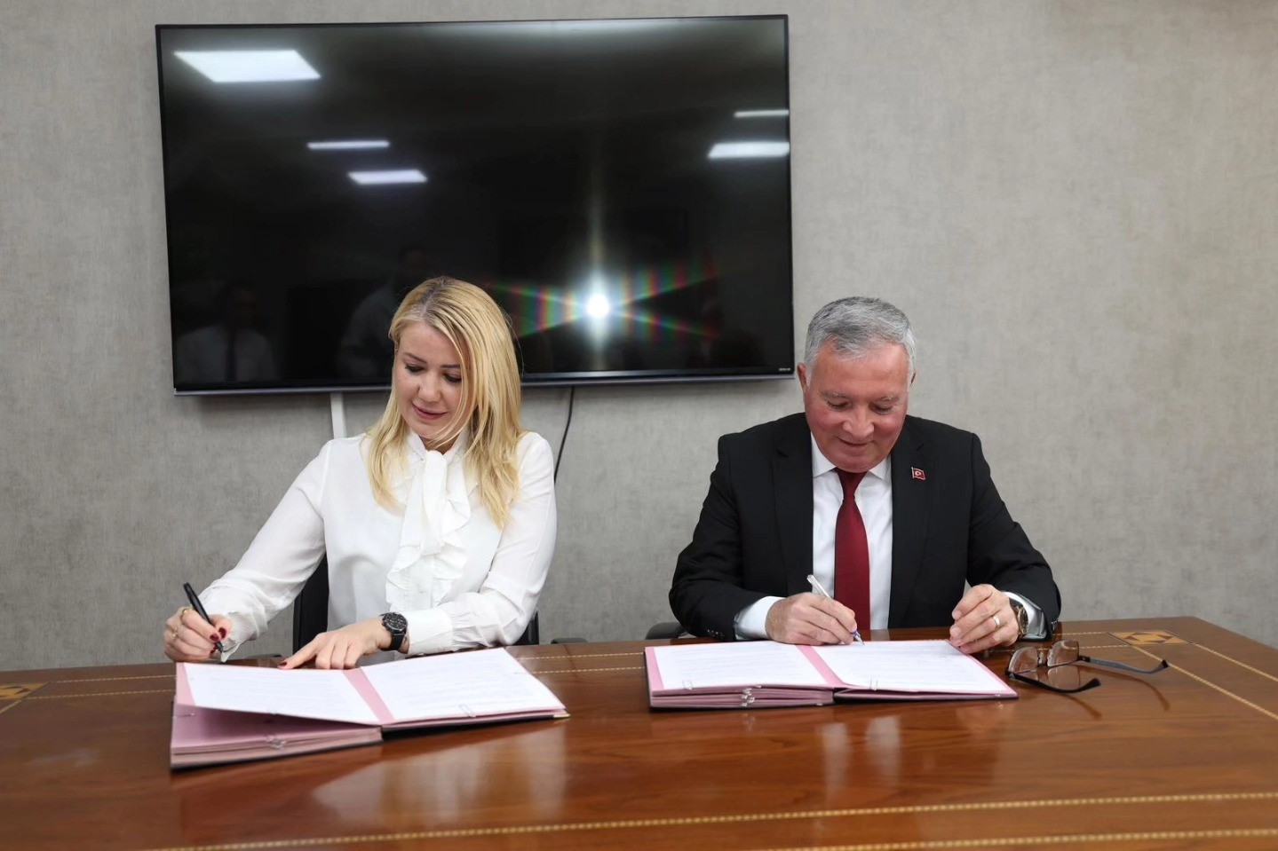 Merkezefendi ve Honaz belediyeleri &rsquo;Kardeş Şehir&rsquo; protokol&uuml; imzaladı
