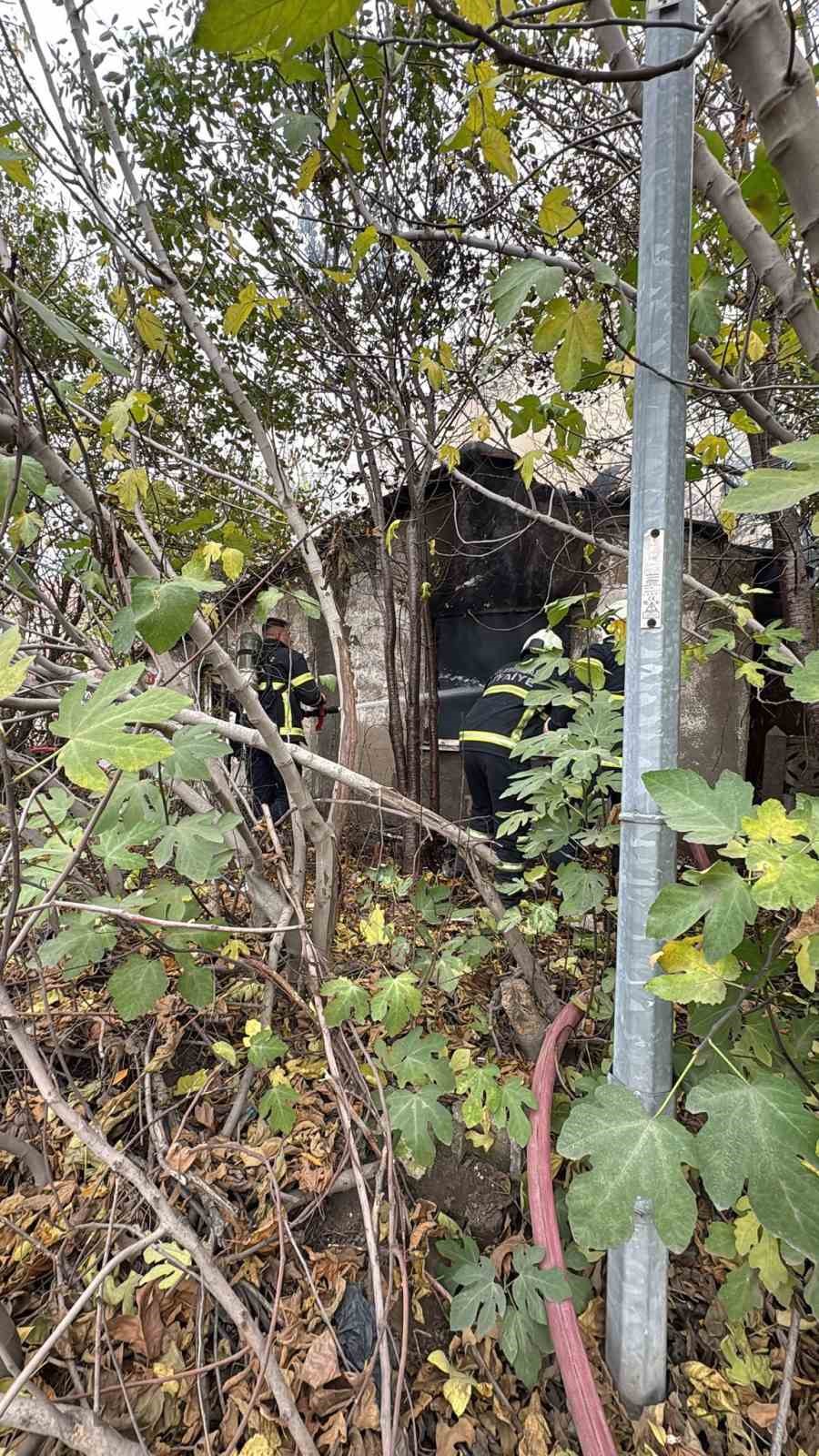 Kırklareli’nde metruk binada yangın
