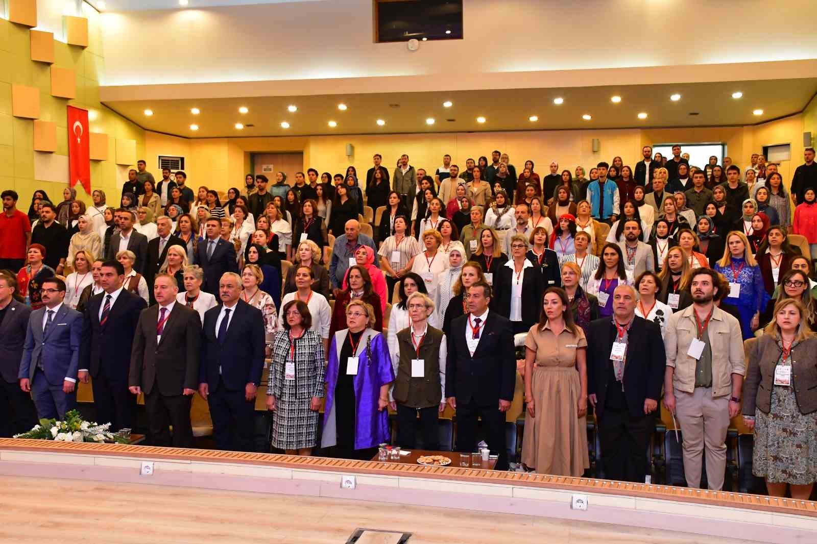 Akdeniz Üniversitesi öğretim üyesi Prof. Dr. Mehmet Ali Eroğlu’na, Türk kültür ve sanatına katkı ödülü