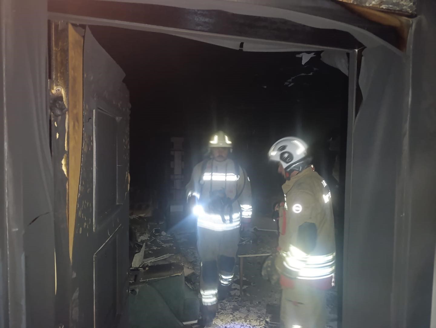 Antakya’da yanan ev kullanılmaz hale geldi