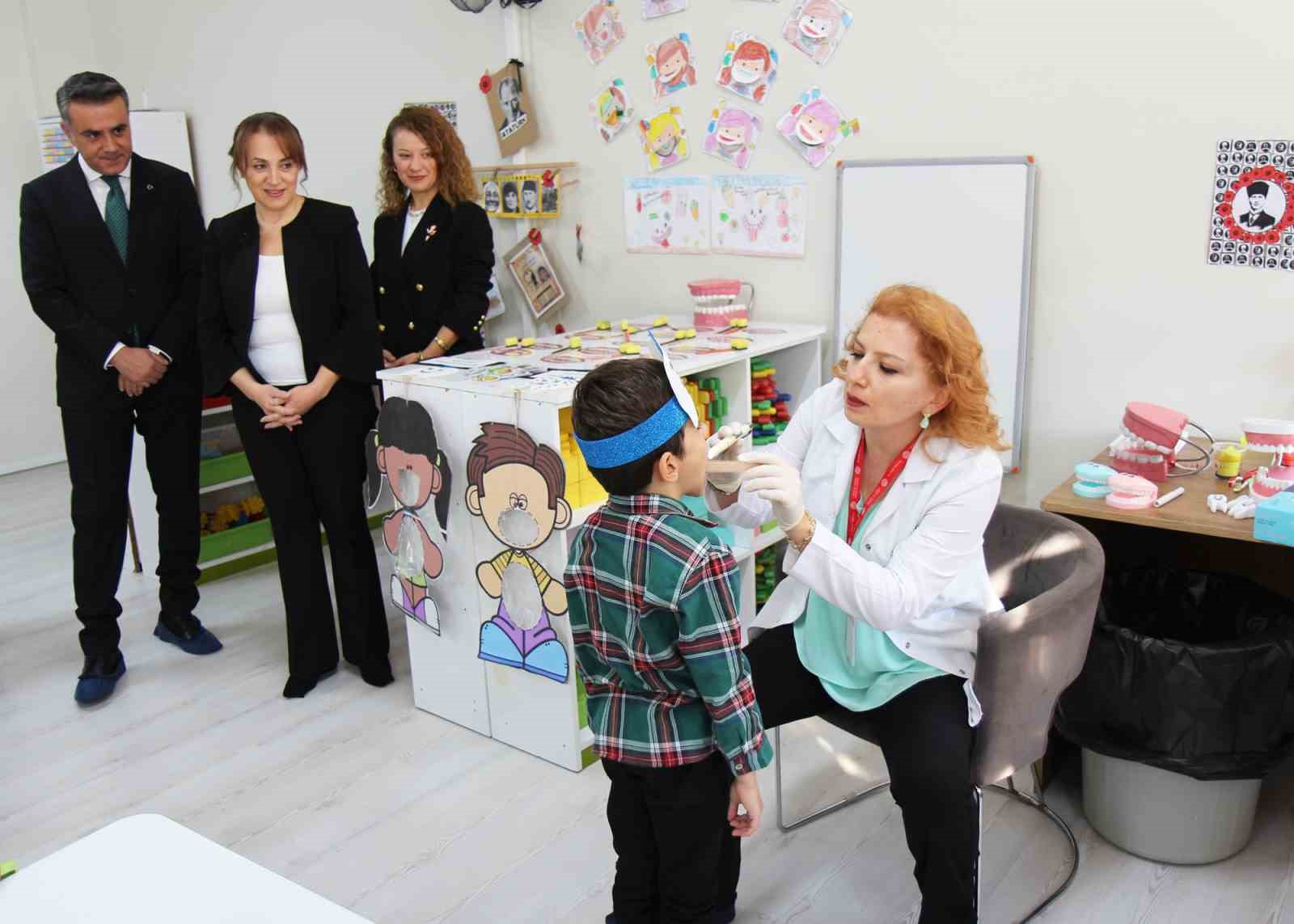 Öğrencilere ağız ve diş sağlığı eğitimi verildi
