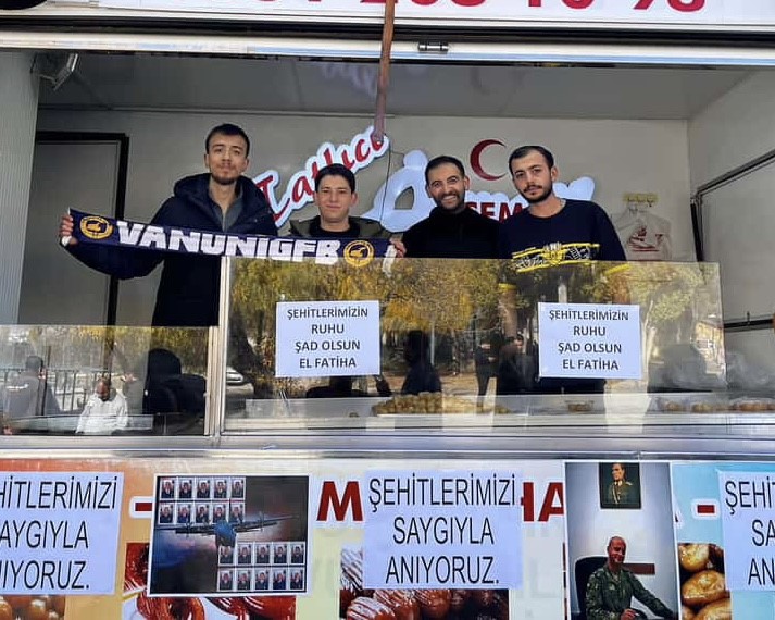 Van&rsquo;da &uuml;niversite &ouml;ğrencilerinden 20 şehit i&ccedil;in anlamlı etkinlik
