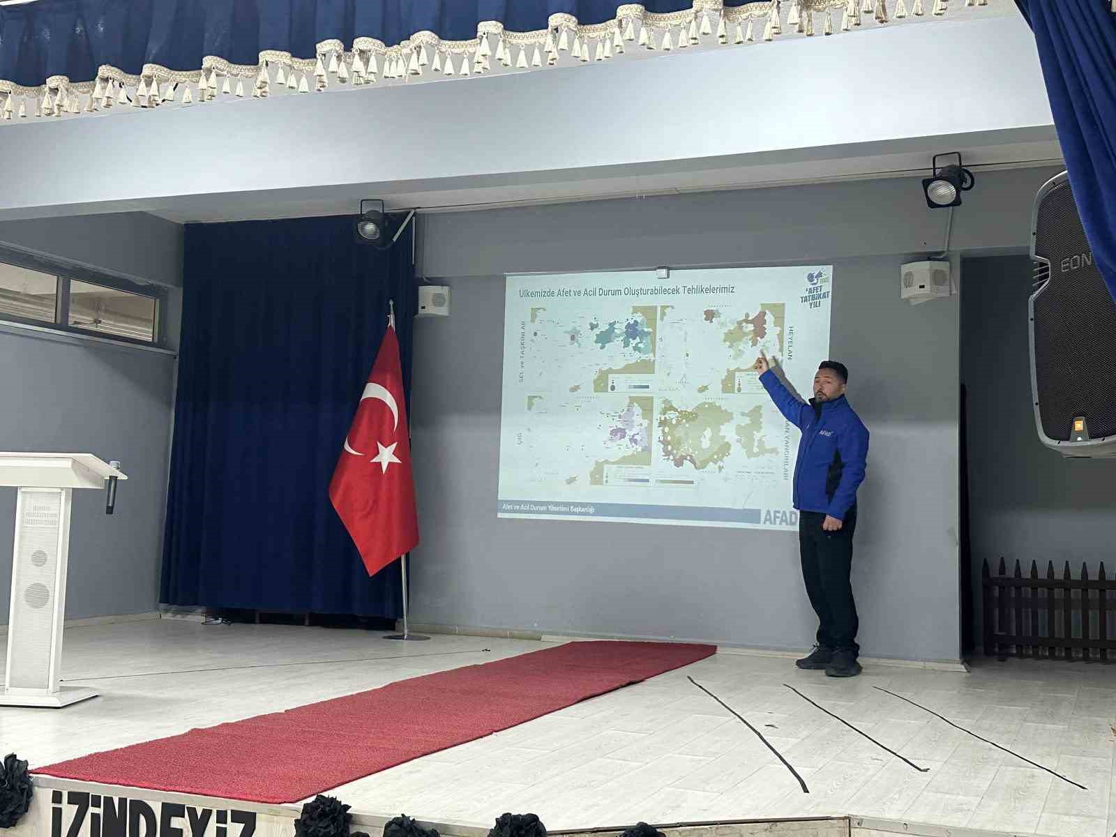 &Ouml;ğrenciler afetler ve yangınlarla ilgili bilin&ccedil;lendirildi
