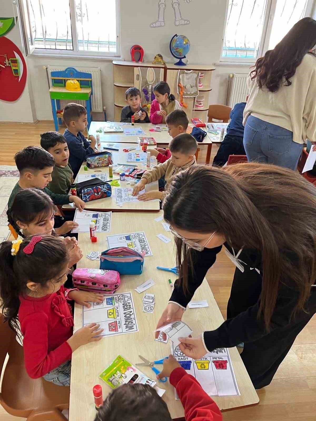 Ana sınıfı &ouml;ğrencileri geri d&ouml;n&uuml;ş&uuml;m hakkında bilgilendirildi
