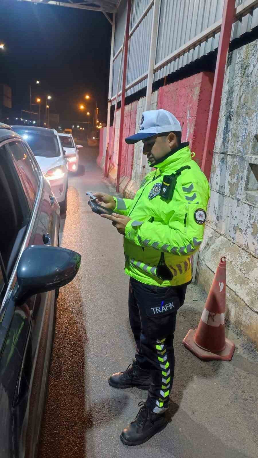 Şırnak’ta trafik polisleri tam kadro kameralı görevde