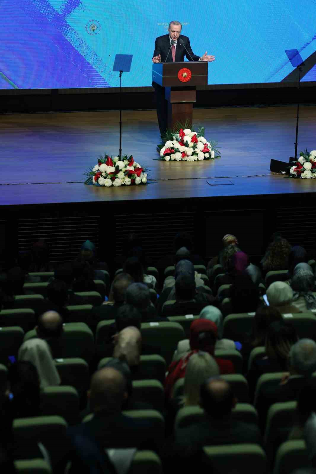 Cumhurbaşkanı Erdoğan: "Evlenecek gen&ccedil;lerimize inşallah yılbaşından itibaren daha y&uuml;ksek tutarda destekler vereceğiz"
