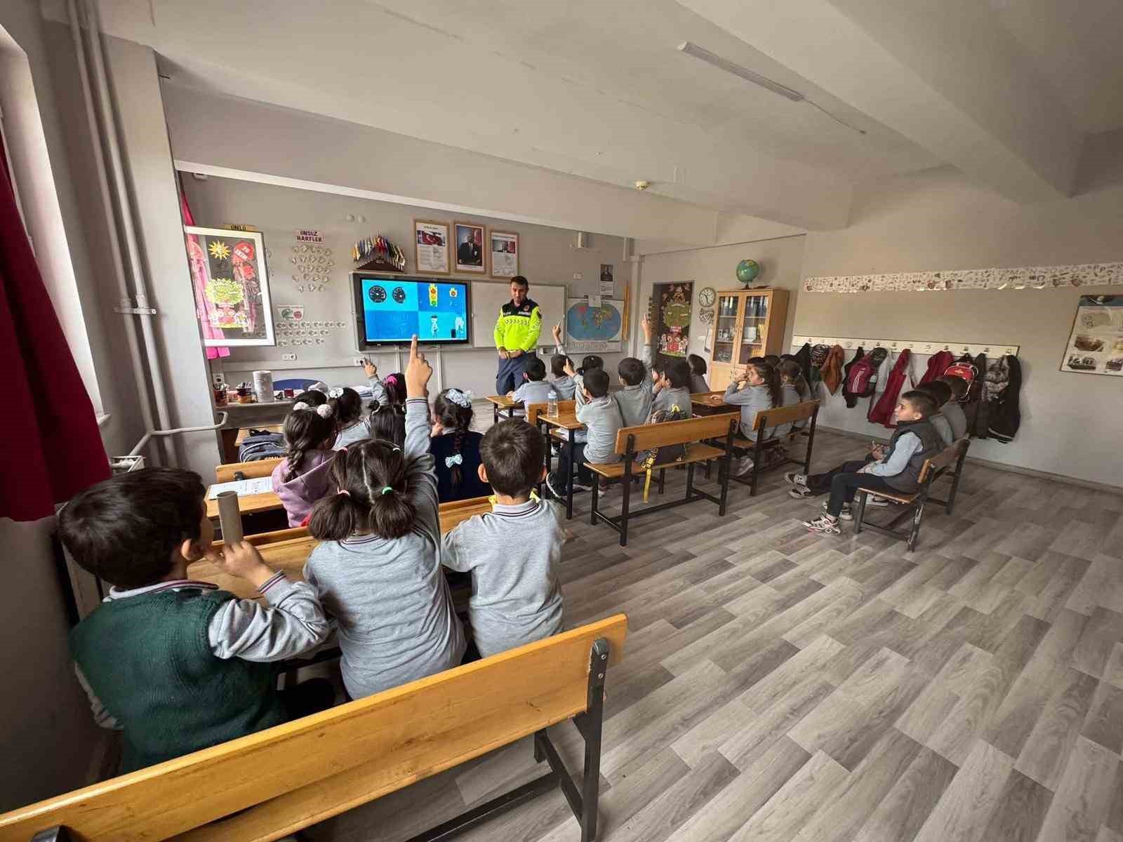 Sarıg&ouml;l&rsquo;de &ouml;ğrencilere trafik eğitimi verildi
