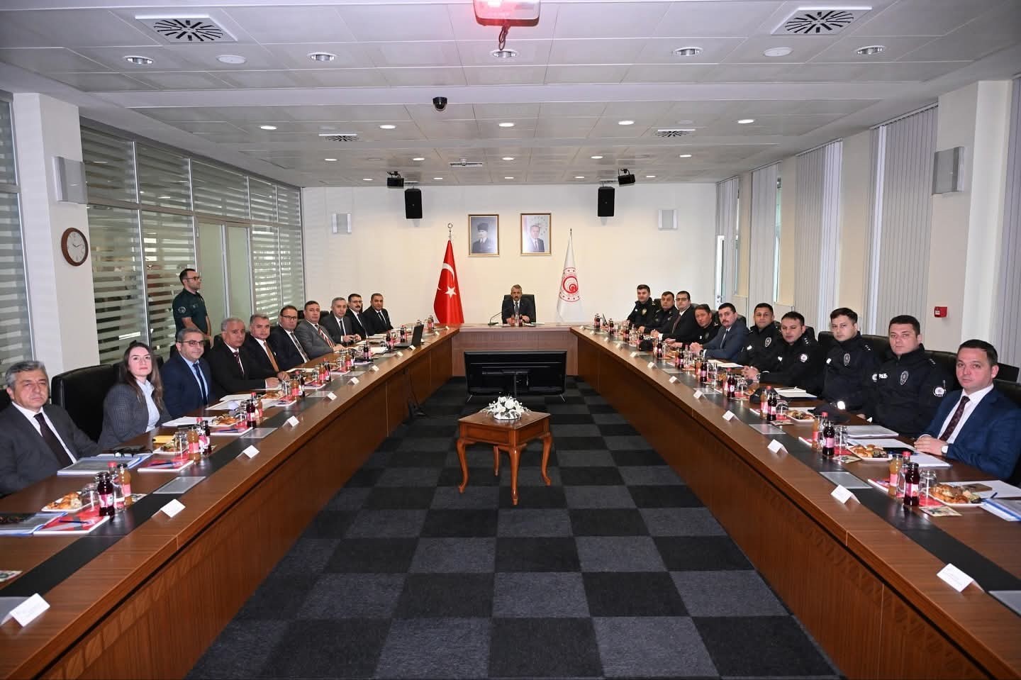 Kapıkule&rsquo;de sınır kapıları koordinasyon toplantısı d&uuml;zenlendi
