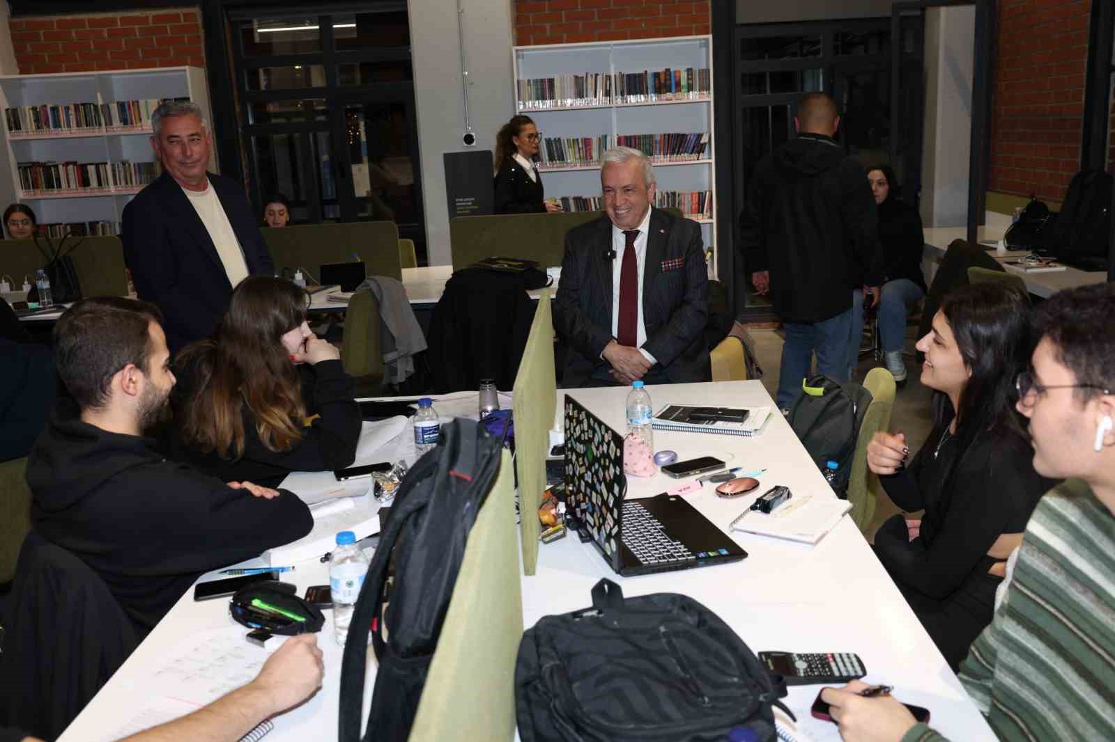 Başkan Şadi Özdemir’den üniversitelilere vize morali
