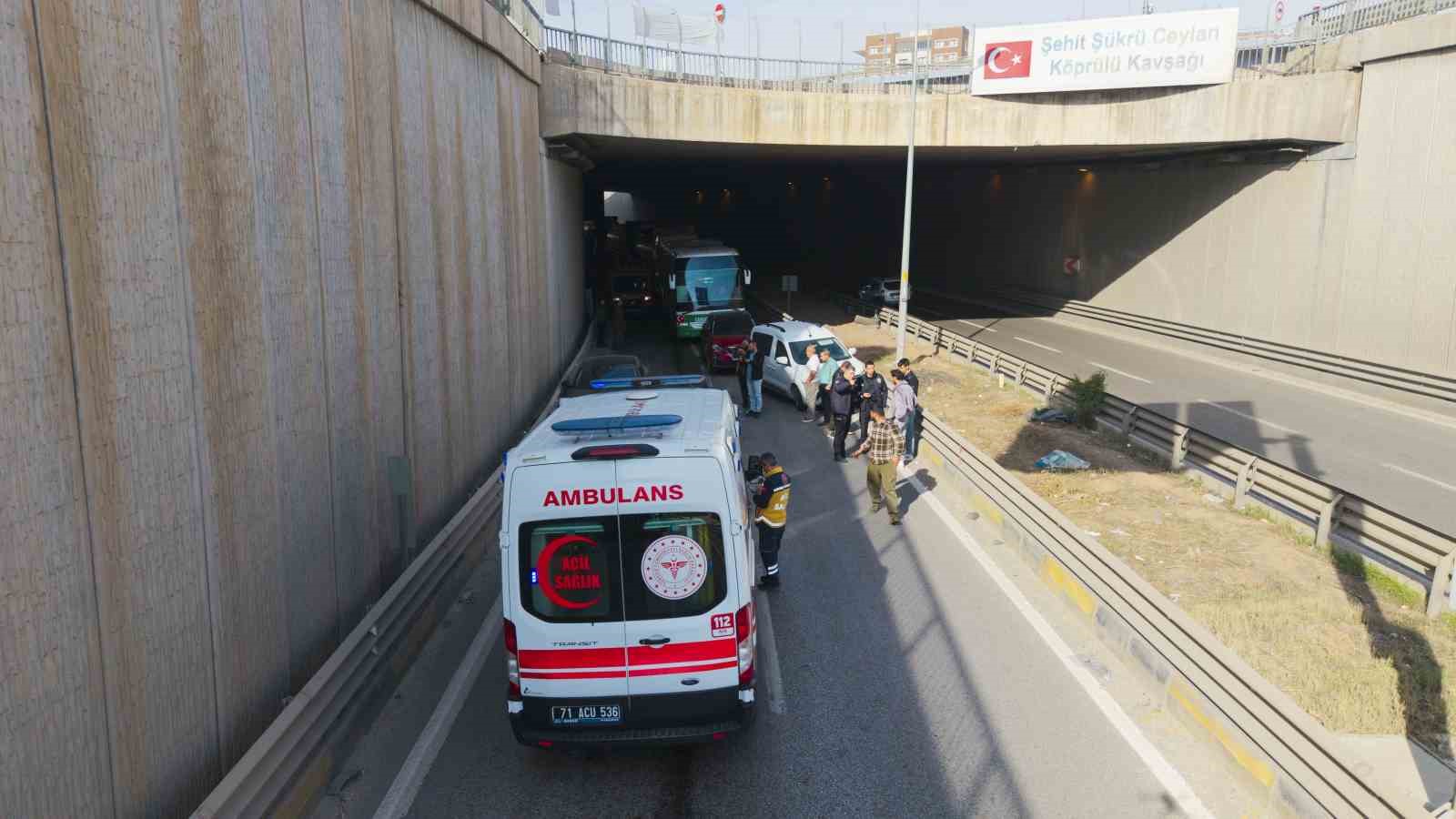 Yola dökülen yağ zincirleme kazaya sebep oldu: 4 yaralı