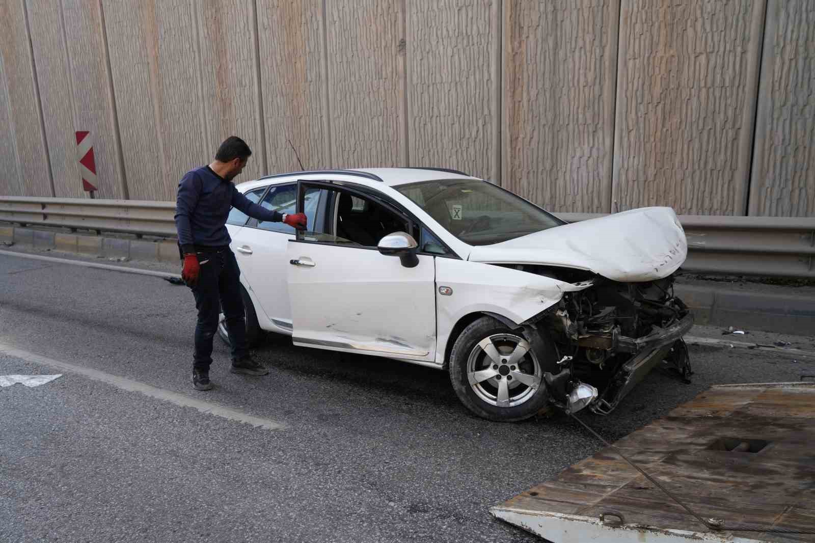 Yola dökülen yağ zincirleme kazaya sebep oldu: 4 yaralı