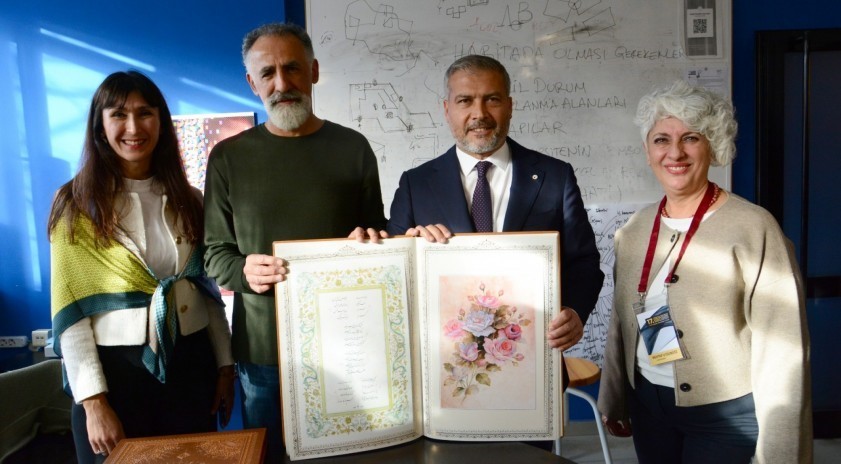 Rektör Adıgüzel, 17. Uluslararası Anadolu Kaligrafi ve Tipografi Etkinliği’ni ziyaret etti