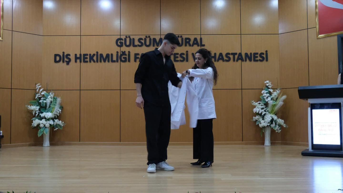 Kütahya’da diş hekimi adayları beyaz önlüklerini giydi
