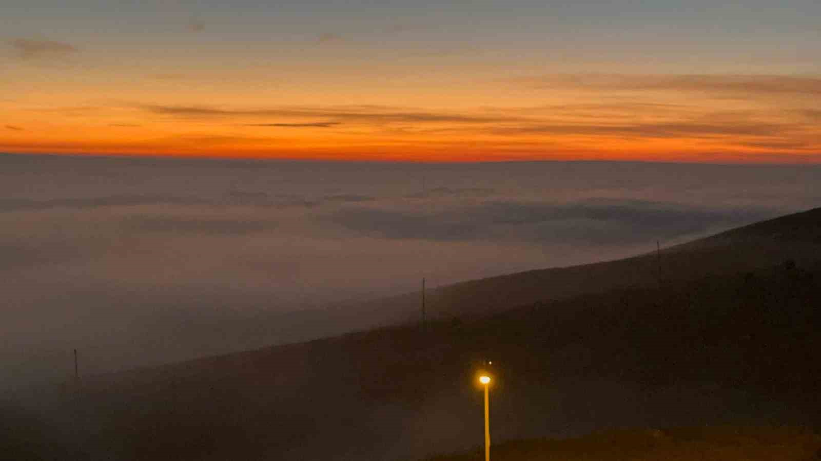 Batman’da yoğun sis ve gün batımı kartpostallık manzara oluşturdu
