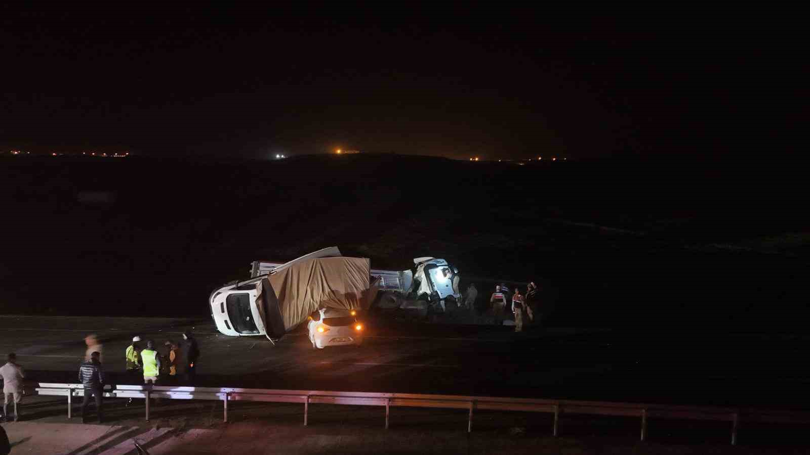 Diyarbakır&rsquo;da 24 saatte katliam gibi iki kaza: 8 &ouml;l&uuml;, 14 yaralı
