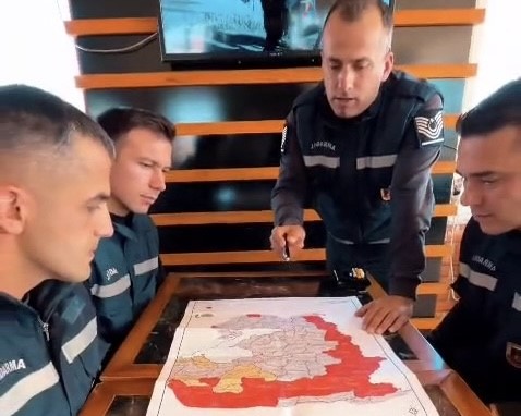 Atlı jandarma timleri Zernek Barajı&rsquo;nda devriyede
