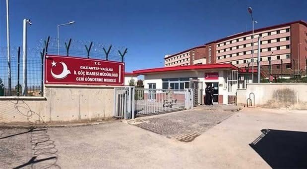 Gaziantep Geri G&ouml;nderme Merkezi&rsquo;nde zehirlenme ş&uuml;phesi: 56 kişi hastaneye kaldırıldı

