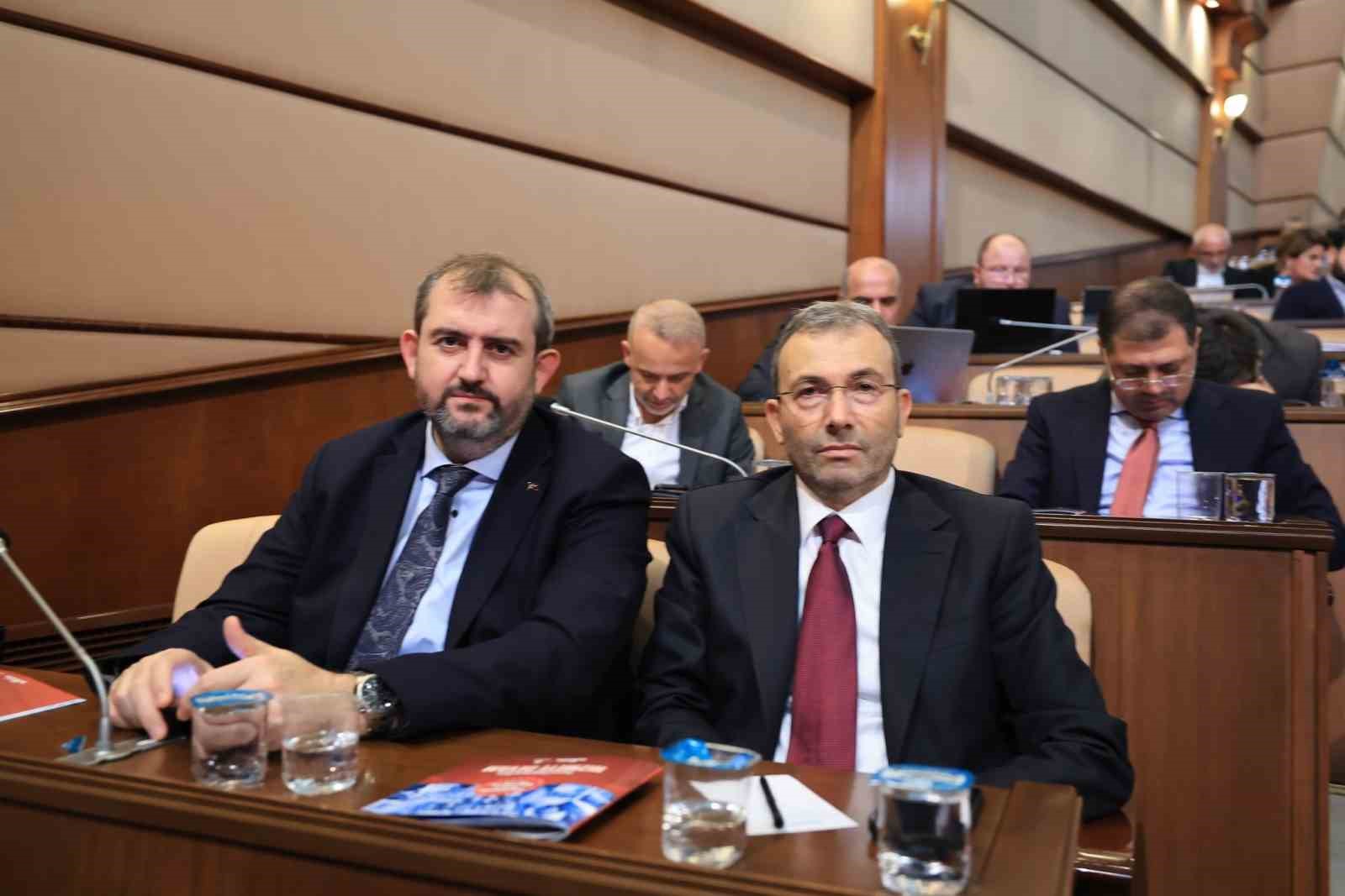 İBB’de mikrofon gerginliği: Başkan Cin İmamoğlu’nu eleştirince İBB Başkan Vekili Aslan mikrofonu kapattırdı
