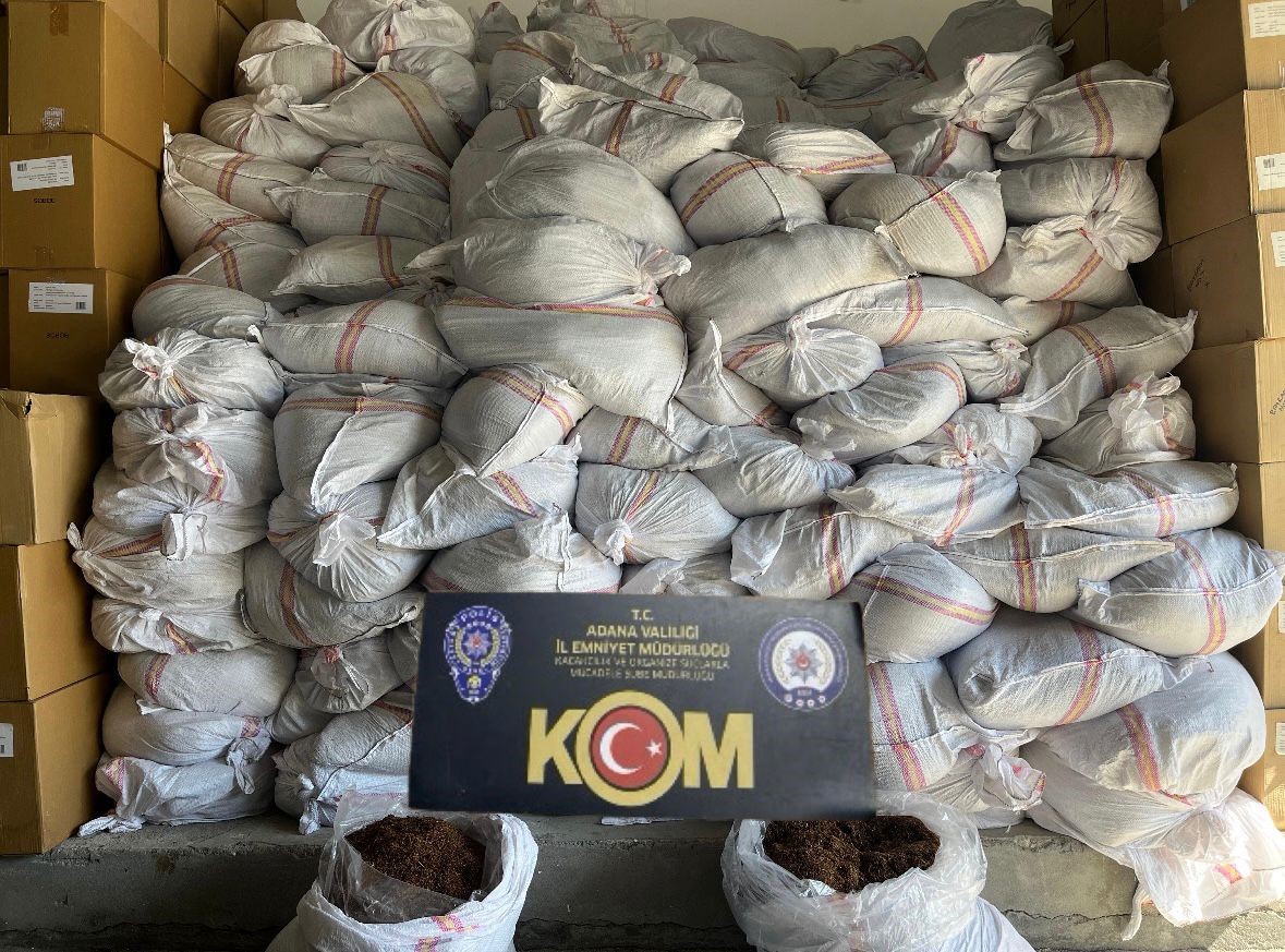 Adana’da tırda 10 ton kaçak tütün ele geçirildi