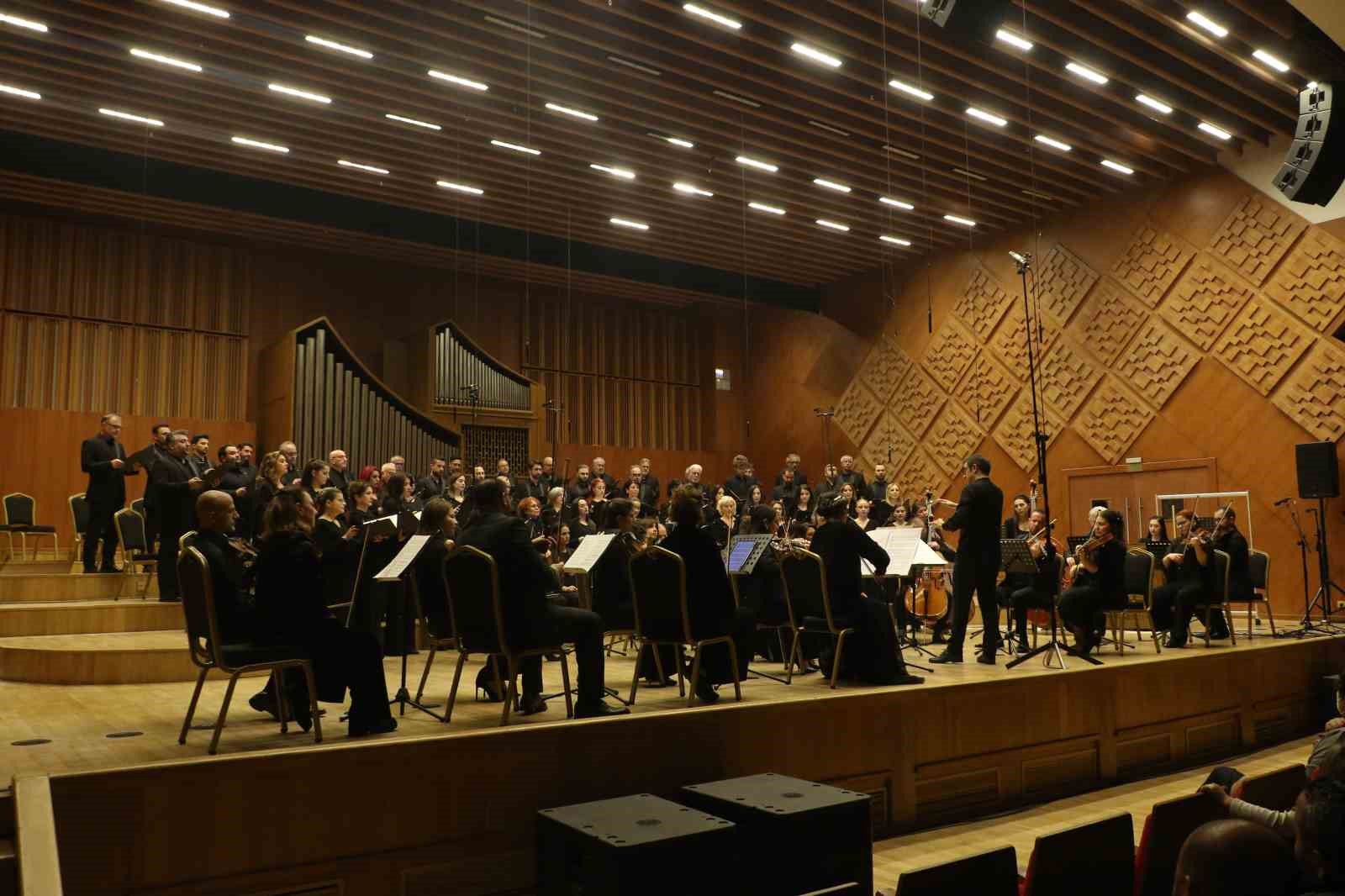 Devlet &Ccedil;oksesli Korosu 90&rsquo;ıncı yaşını kutlayan Arvo Part&rsquo;in İstanbul&rsquo;a &ouml;zel bestelediği eseri sanatseverlerle buluşturdu
