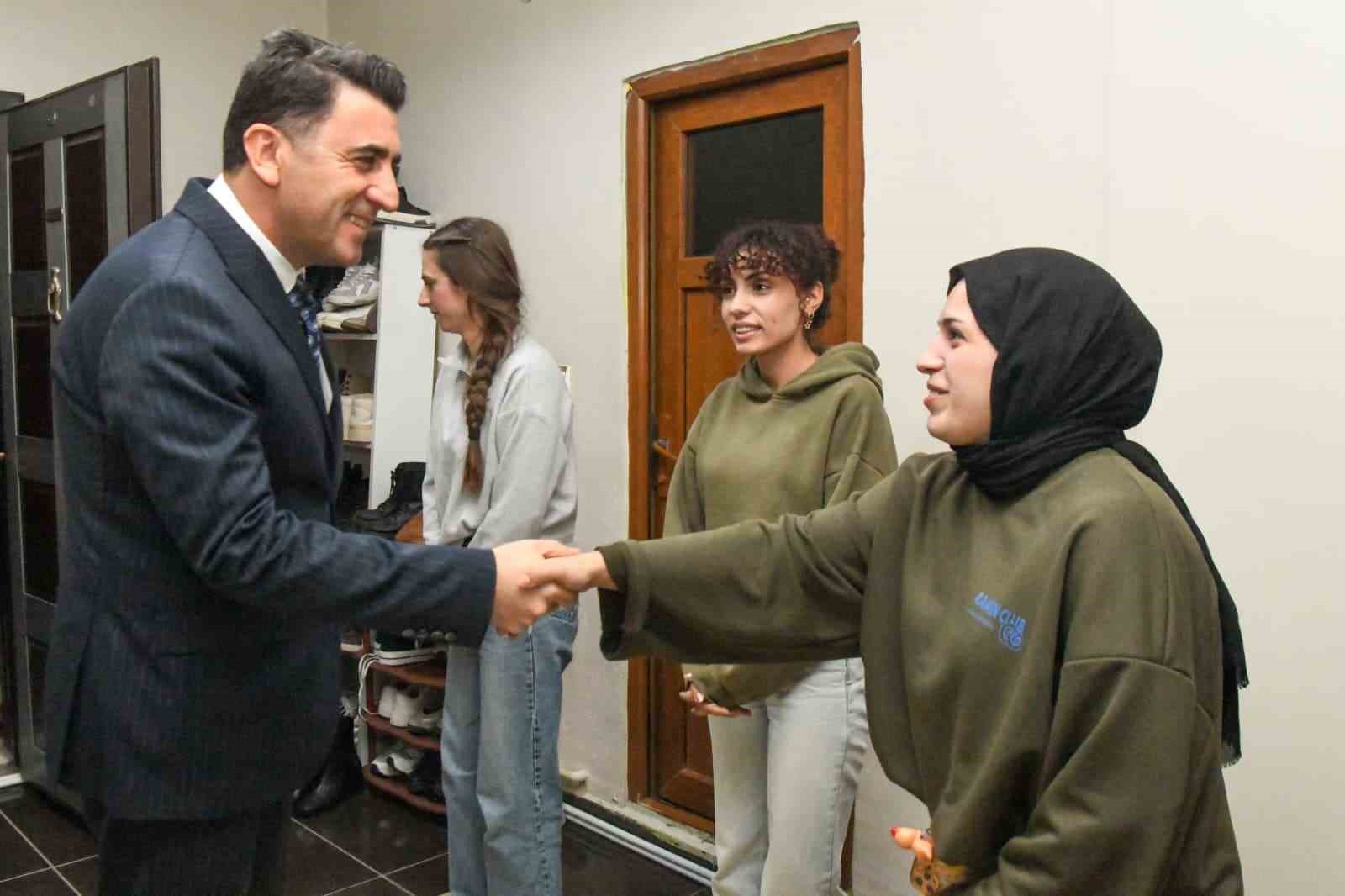 Tunceli’de üniversite öğrencilerine düzenli gıda desteği başlatıldı