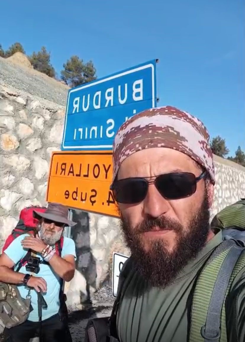 Köpeği ile birlikte tüm Türkiye’yi gezip fidan dikiyor
