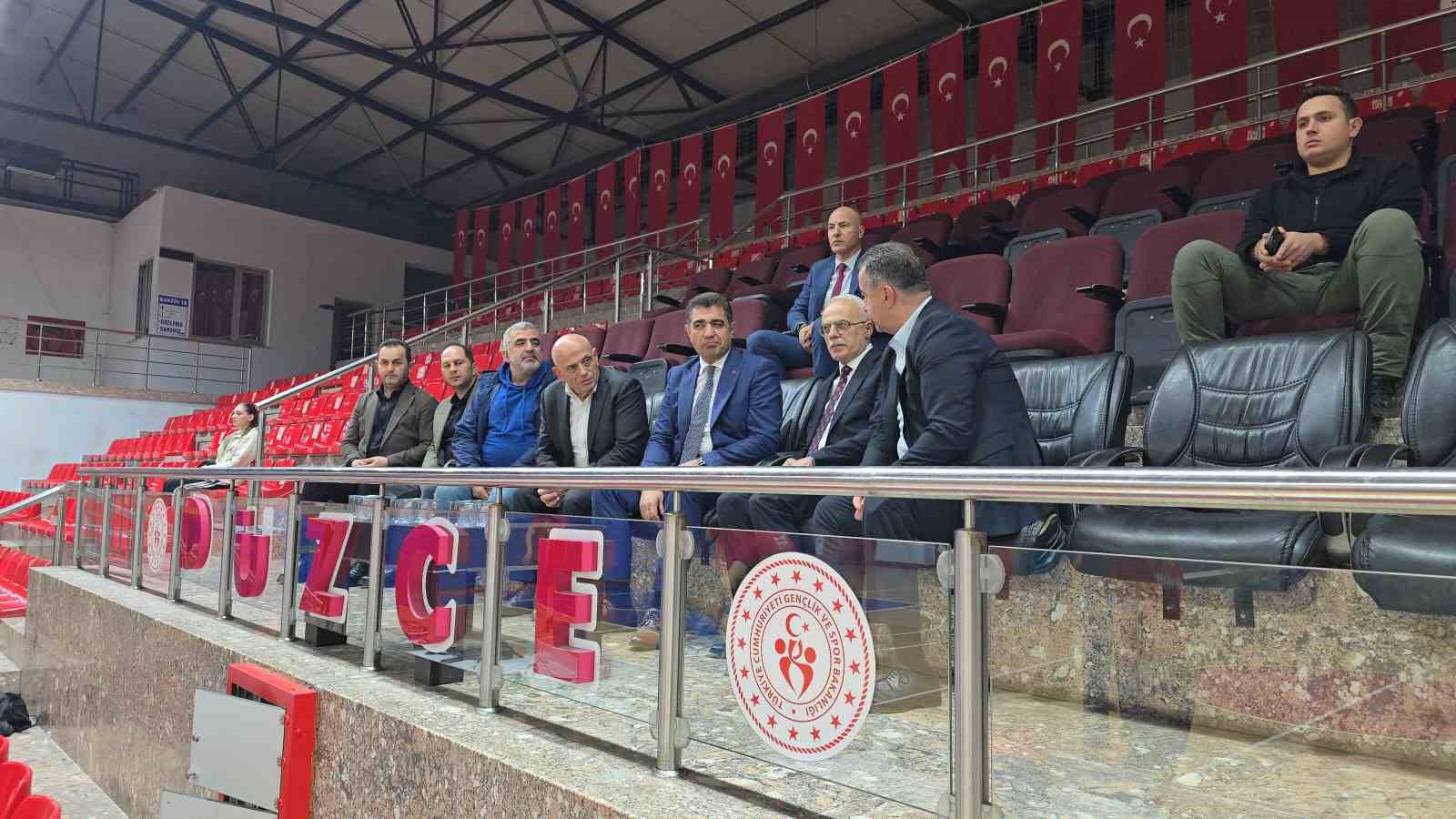 Düzce’de kritik maç öncesi Vali Aslan’dan destek çağrısı
